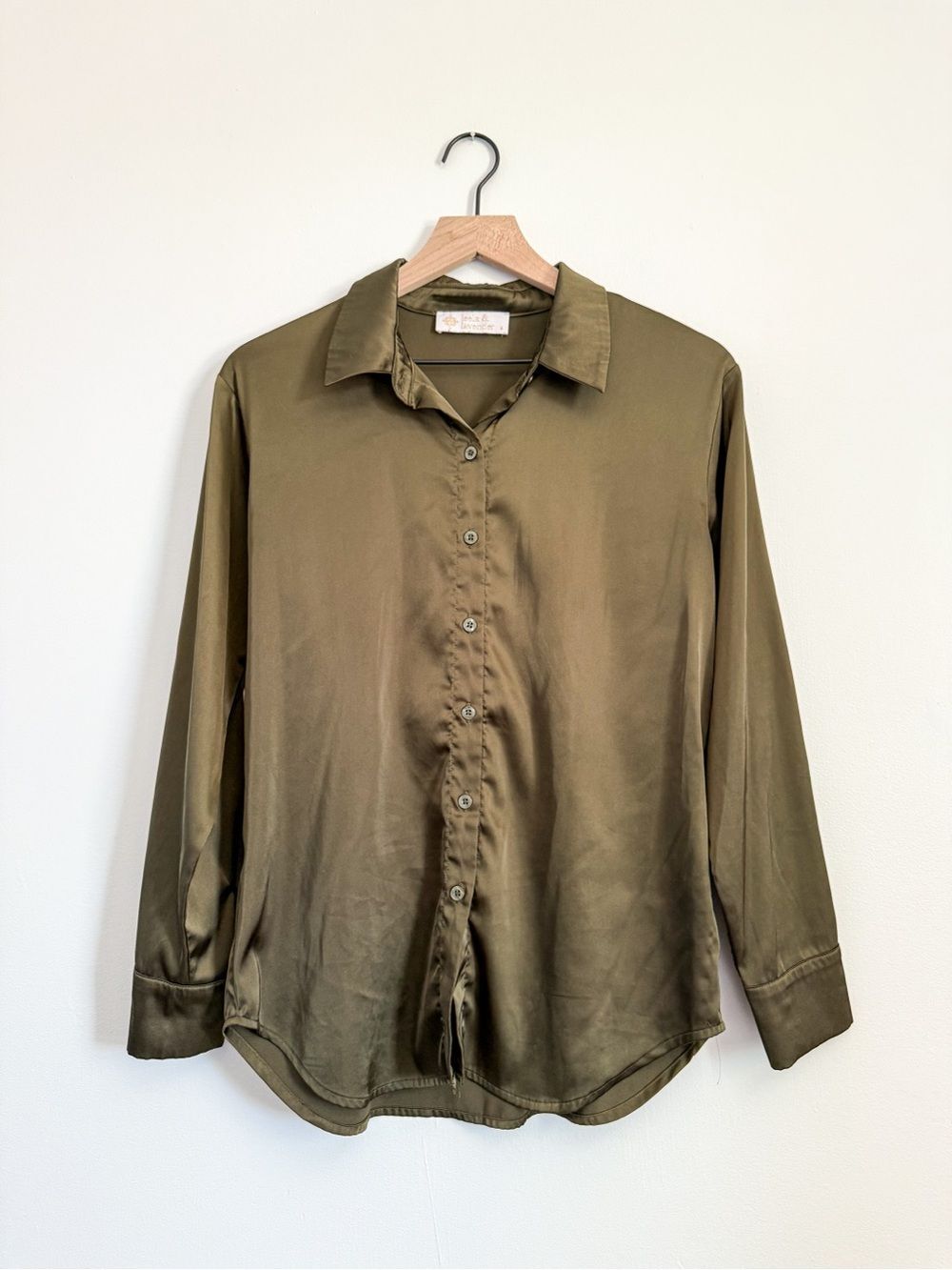 Leela and Lavender Green Long Sleeve Button Down Satin-Like Blouse Size Small